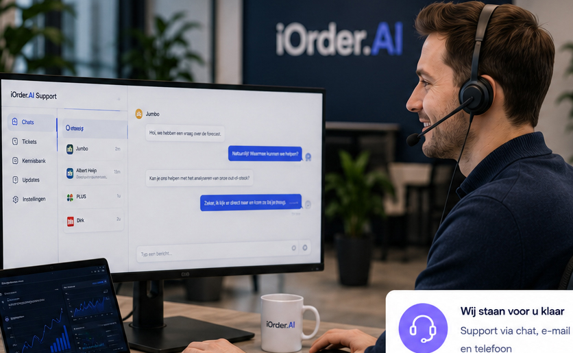 Supportmedewerker helpt klanten via headset